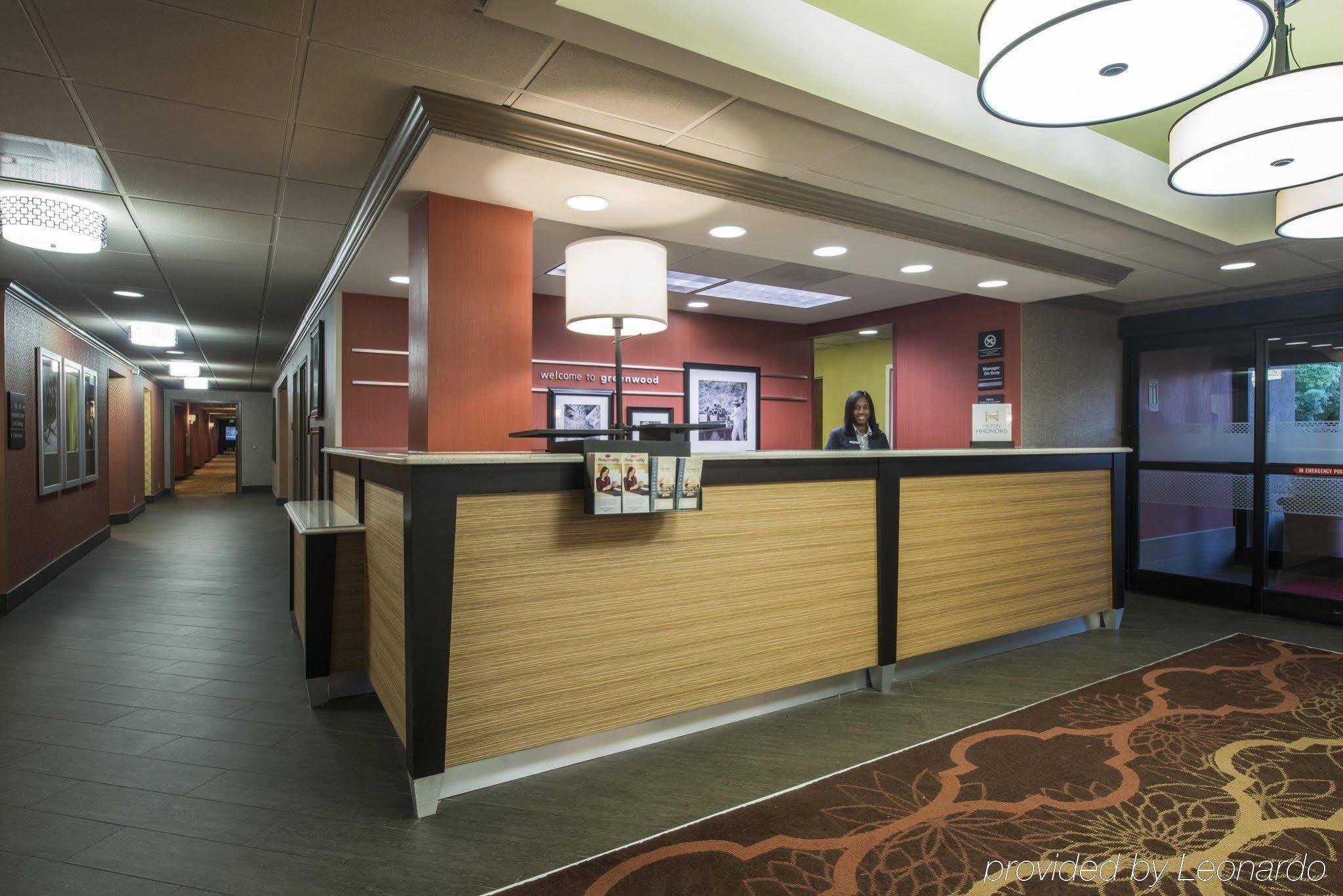 Hampton Inn Greenwood Buitenkant foto