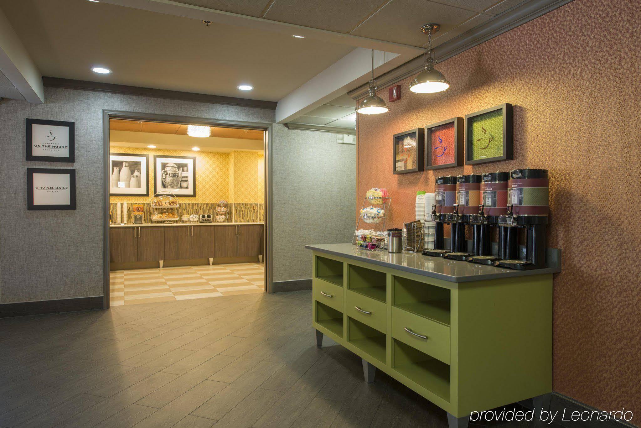 Hampton Inn Greenwood Buitenkant foto
