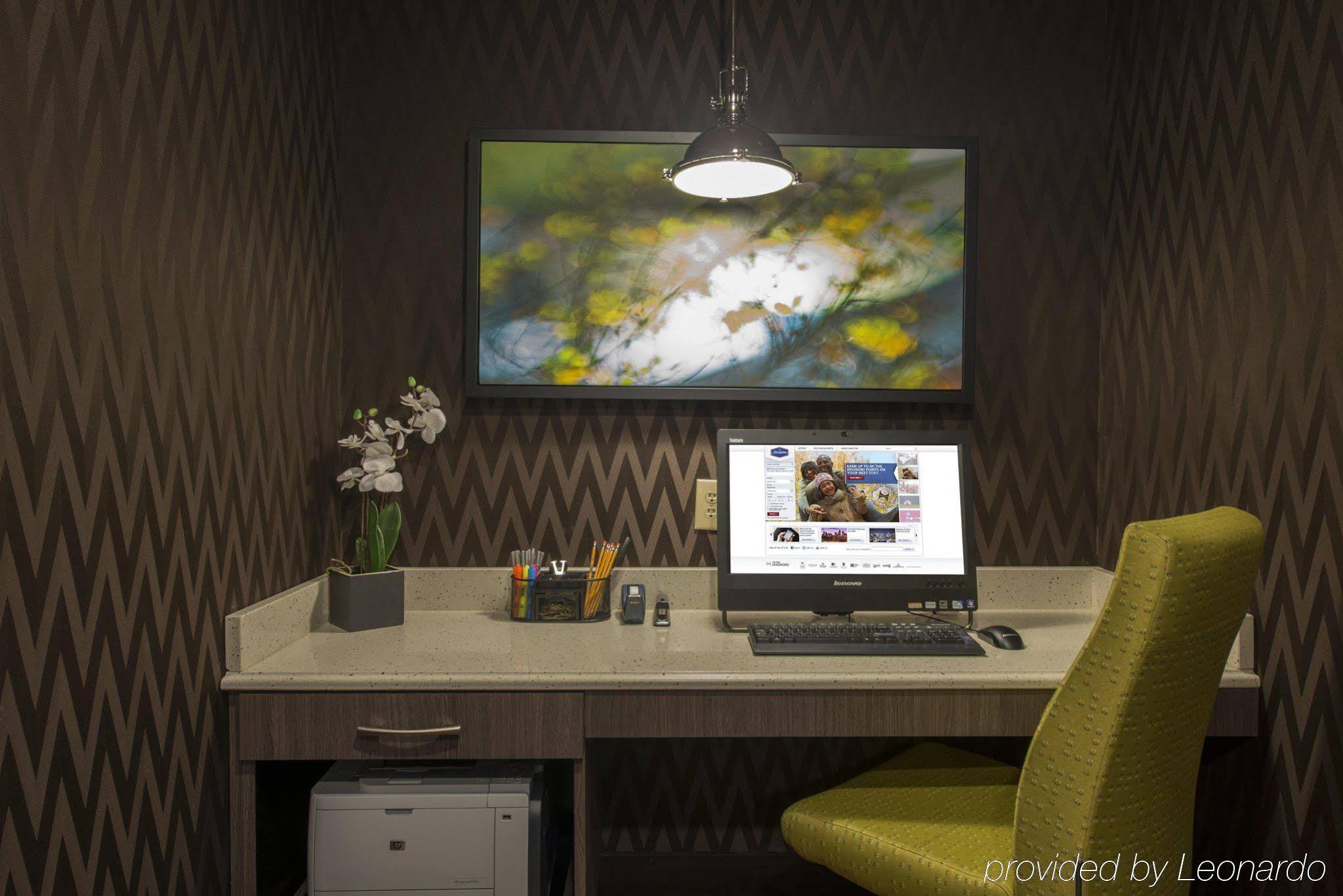 Hampton Inn Greenwood Buitenkant foto