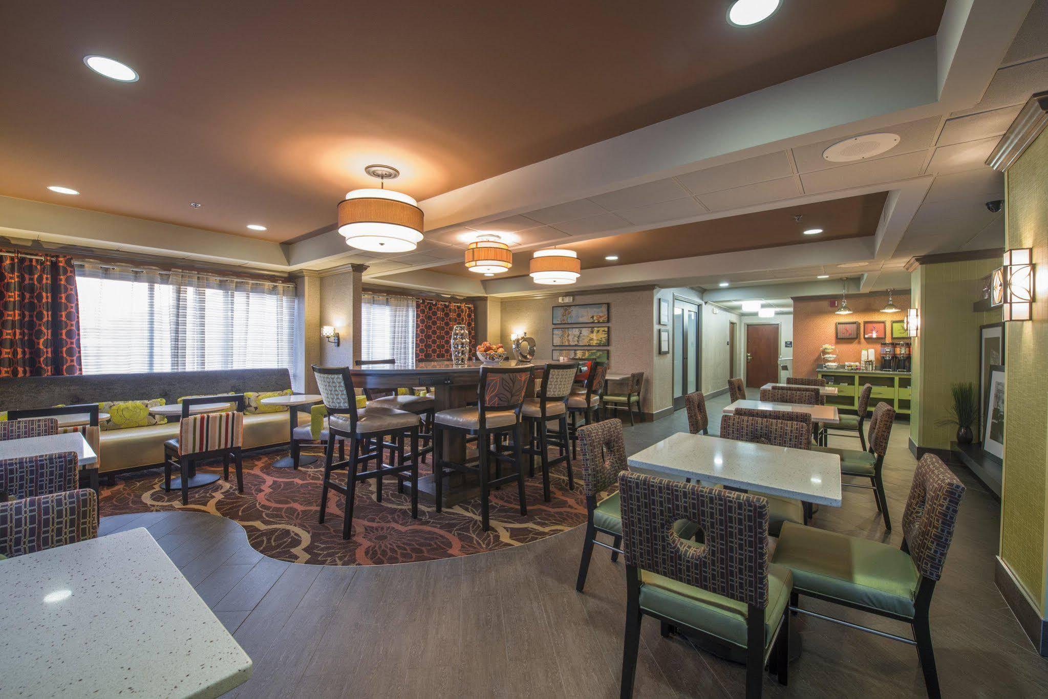 Hampton Inn Greenwood Buitenkant foto