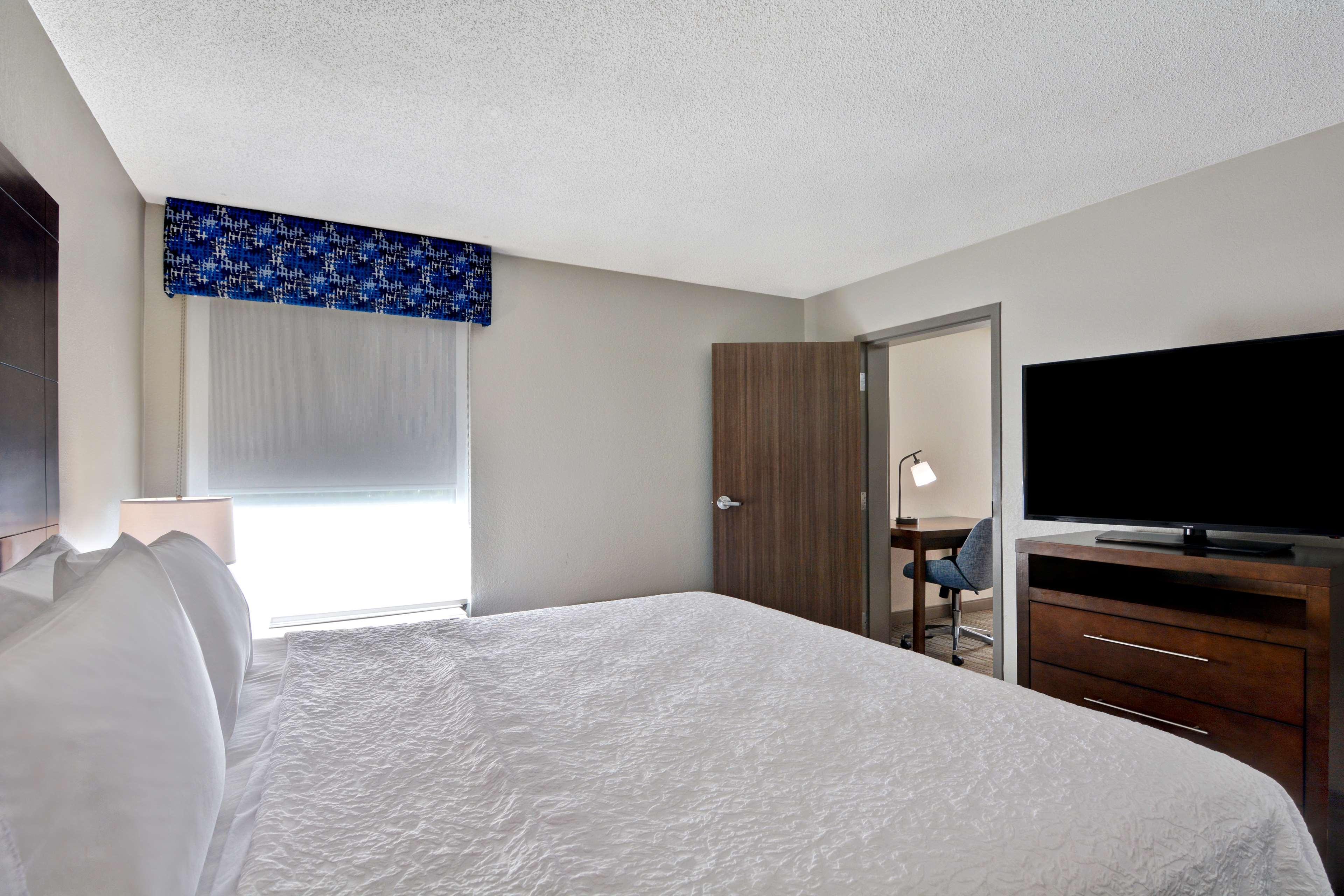 Hampton Inn Greenwood Buitenkant foto