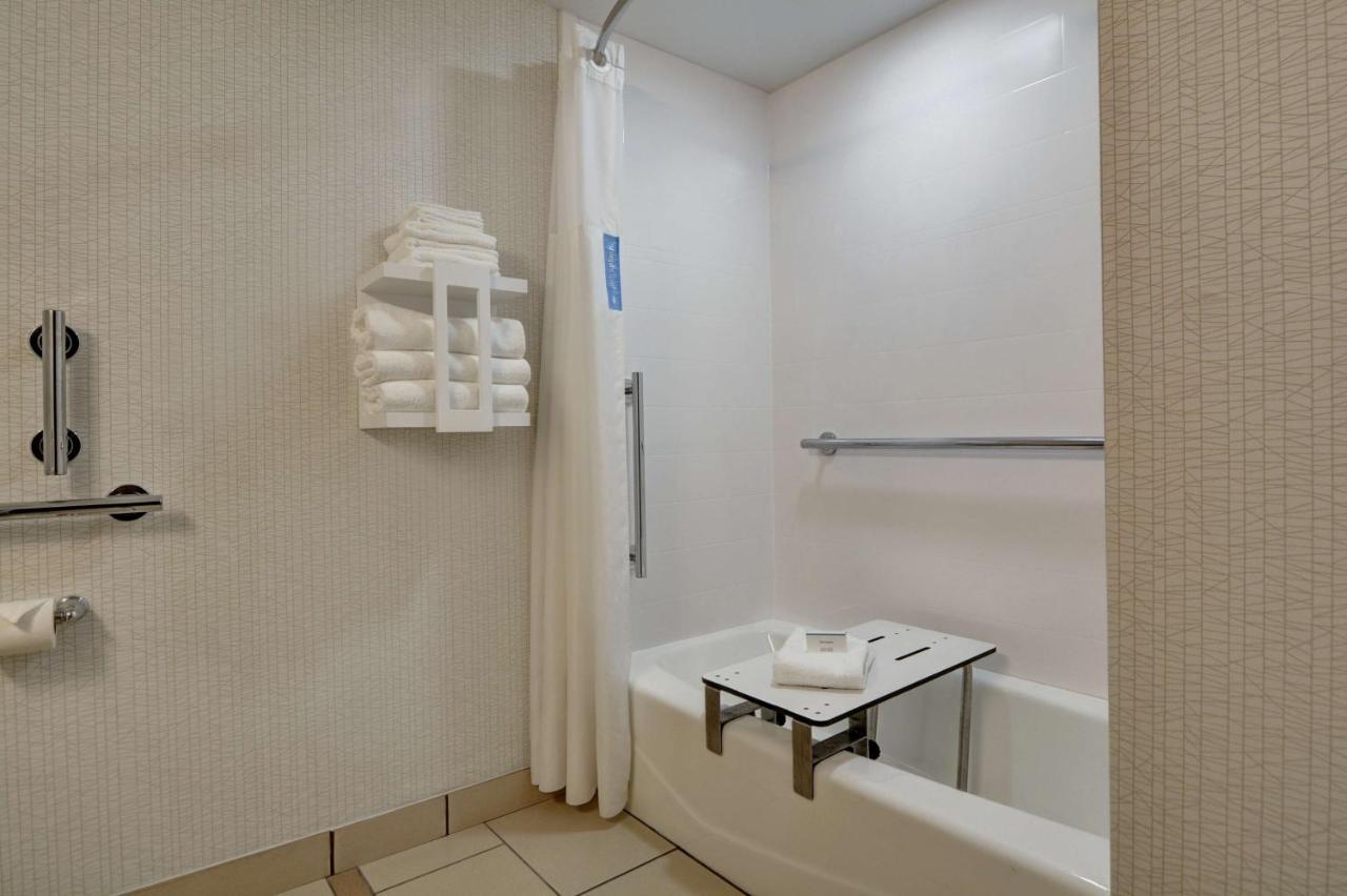 Hampton Inn Greenwood Buitenkant foto