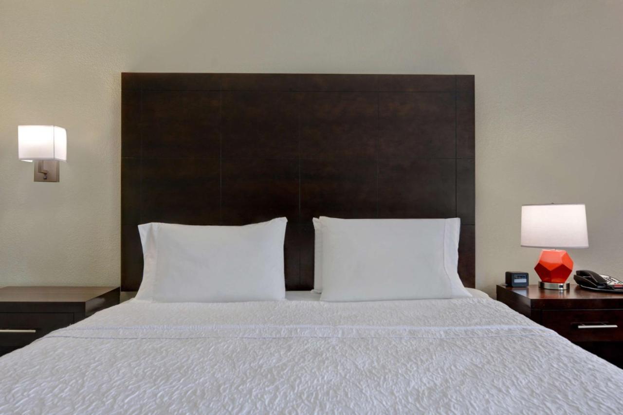 Hampton Inn Greenwood Buitenkant foto