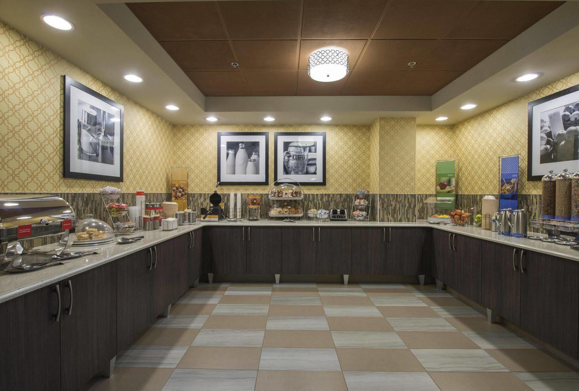 Hampton Inn Greenwood Buitenkant foto